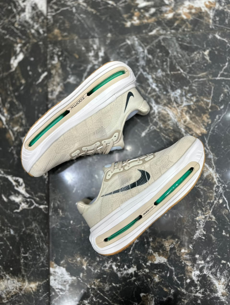 Tênis Nike Vomero Premium