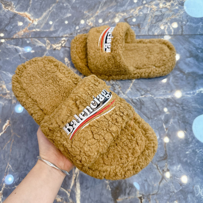 Chinelo Balenciaga