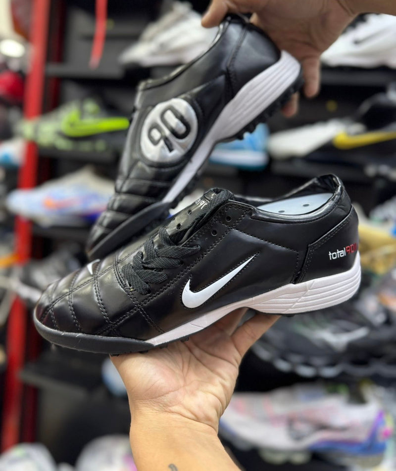 Chuteira Nike society total 90