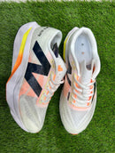 Tênis New Balance Fuelcell Rebel V4