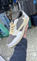Tênis Nike Travis Scott
