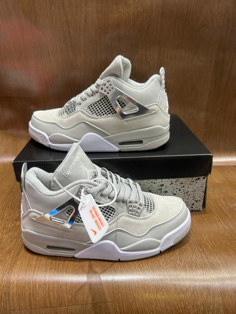 Tênis Nike Air Jordan 4