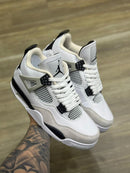 Tênis Nike Air Jordan 4