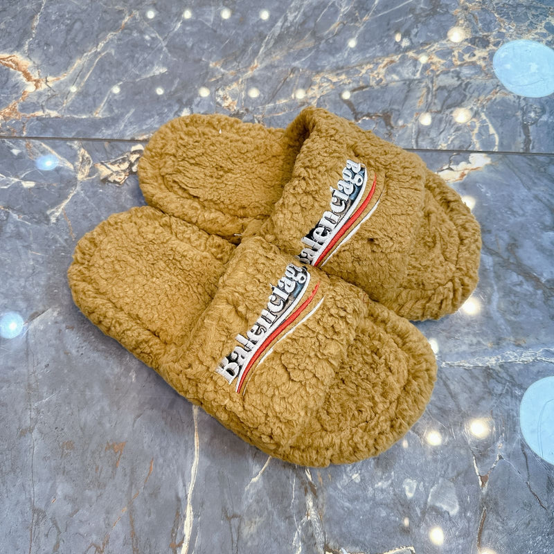 Chinelo Balenciaga