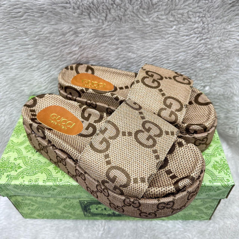Chinelo Gucci feminino