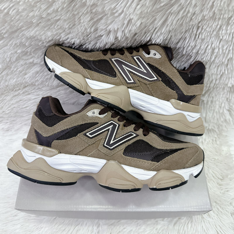 Tênis New Balance 9060